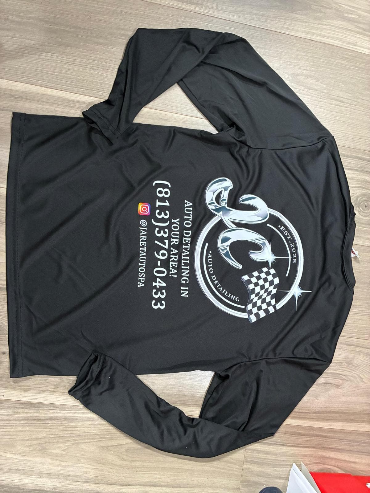 Camisa negra manga larga con logo cromado de JC Auto Detailing